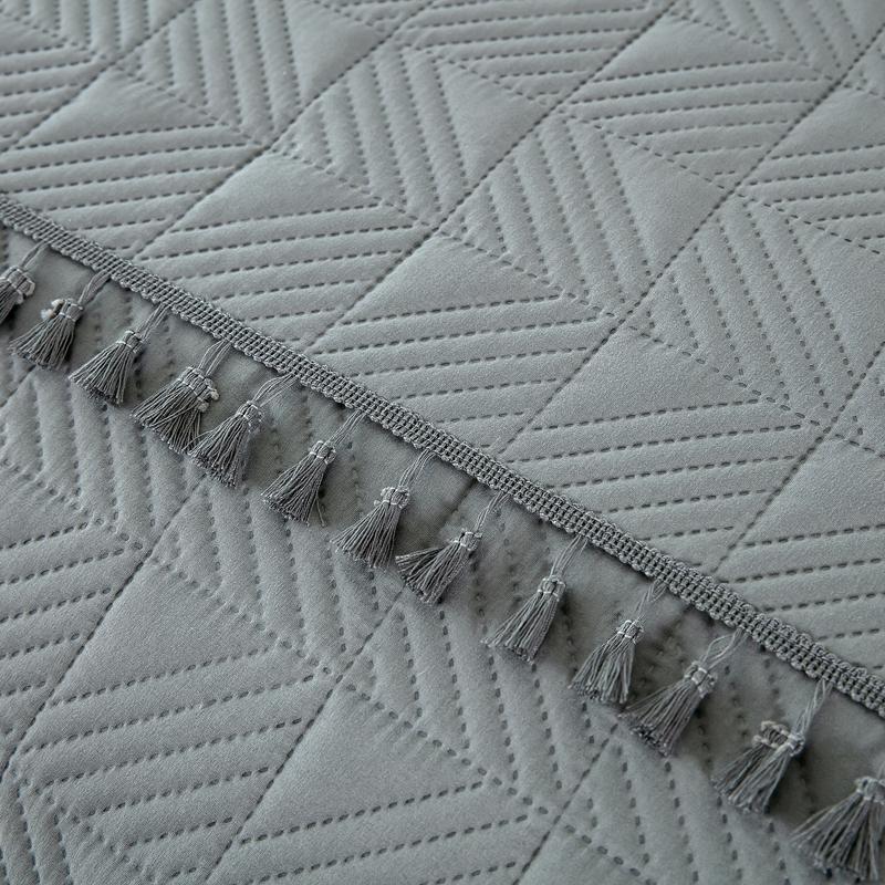 2025New Ultrasonic Solid Color Brushed Fabric Bed Cover Tassel Checkerboard