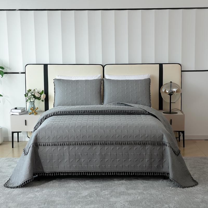2025New Ultrasonic Solid Color Brushed Fabric Bed Cover Tassel Checkerboard