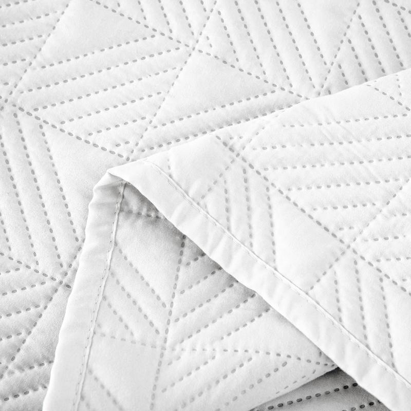 2025New Ultrasonic Solid Color Brushed Fabric Bed Cover Tassel Checkerboard