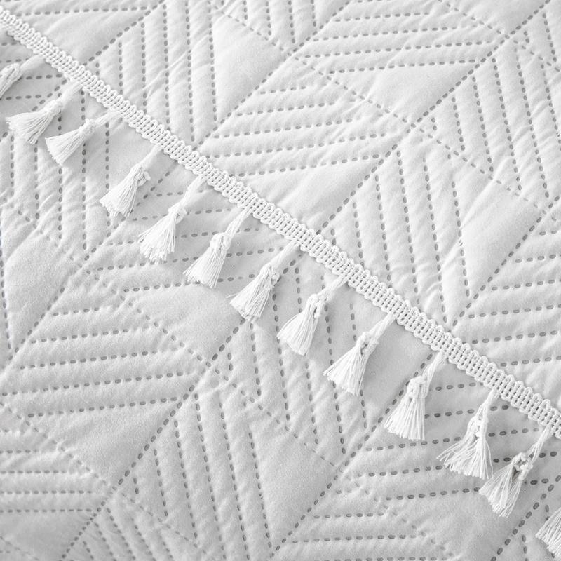 2025New Ultrasonic Solid Color Brushed Fabric Bed Cover Tassel Checkerboard