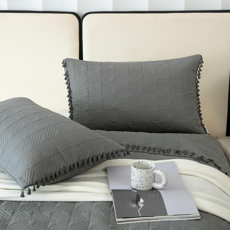 2025New Ultrasonic Solid Color Brushed Fabric Bed Cover Tassel Checkerboard