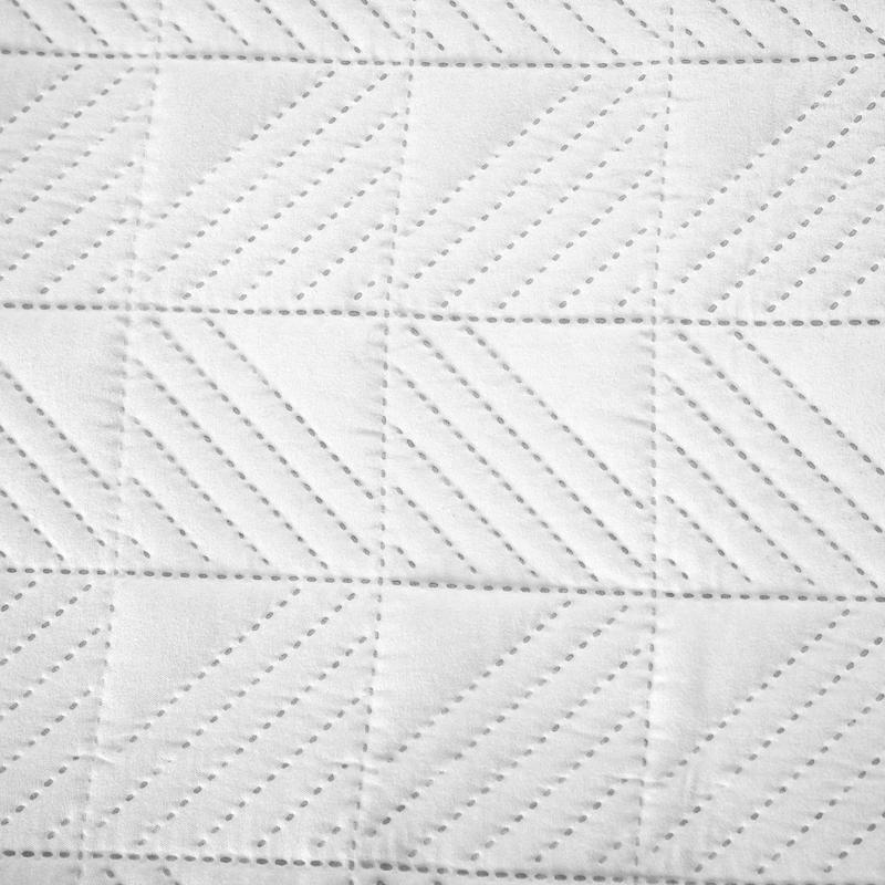 2025New Ultrasonic Solid Color Brushed Fabric Bed Cover Tassel Checkerboard